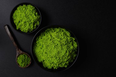 Kurtçuk ya da kara arka planda su yiyeceği sağlıklı, yenebilir, yüksek protein ve lif içeren küçük su bitkisi.