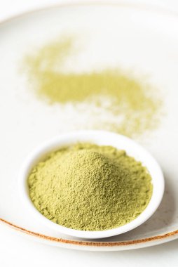 Tabakta kibrit yeşil çay tozu