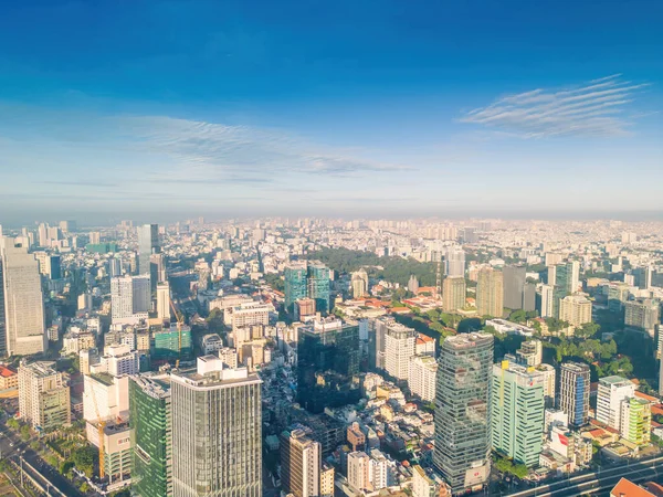 胡志明市 2022年8月27日 越南胡志明市和西贡河的空中全景景观 市中心有大楼和塔楼的心脏业务中心 — 图库照片