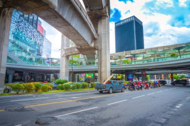 Bangkok, Thailand - 17 Aug 2022: An exterior view of Siam Discovery with BTS sky train passing. Siam Discovery is one of Bangkok's main shopping areas. Travel concept.