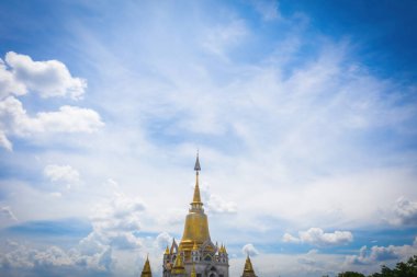 Ho Chi Minh City 'deki Buu Long Pagoda' nın hava manzarası. Vietnam 'da Ho Chi Minh şehrinde saklanmış güzel bir Budist tapınağı. Hindistan, Myanmar, Tayland, Laos ve Viet Nam 'ın karışık mimarisi.