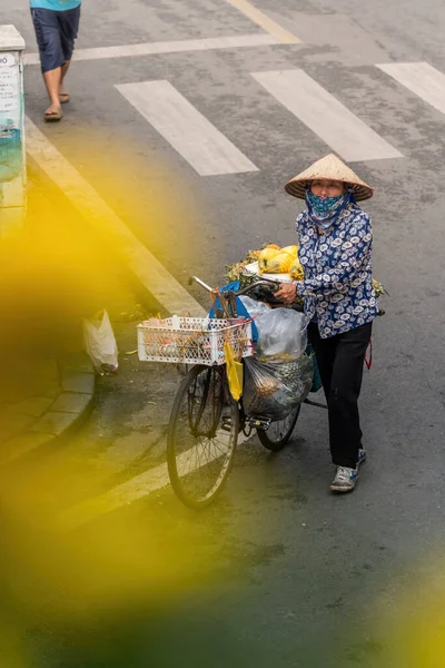 Hanoi Vietnam 2023 Május Emberek Szállítók Kerékpárosok Kerékpárvezetők Turisták Egy — Stock Fotó