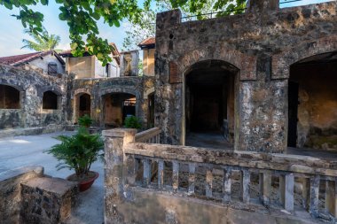 Con Dao Adası, Vietnam - 01 Mayıs 2023 Vietnam Savaşı 'ndan kalma eski Phu Oğlu esir kampı, Con Dao Adası, Vietnam. Seyahat ve manzara konsepti.