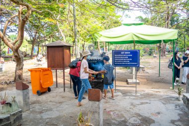 Con Dao Adası, Vietnam - 30 Nisan 2023 Hang Duong Mezarlığı. Vo Thi Sau 'nun mezarı, isyancılar ve Vietnam' daki Con Dao Adası hapishanelerinde ölen mahkumlar nerede?