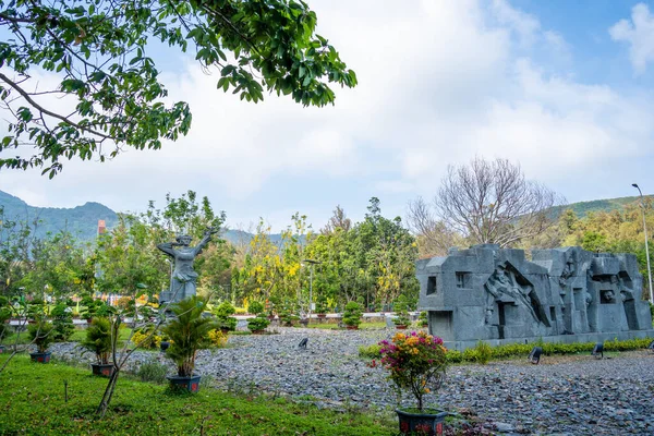 ベトナムのコン ダオ島 2023年4月30日 ズォン墓地の眺め ベトナムのコンダオ島の刑務所で死んだボティ ソーの墓 反乱軍と囚人がどこにいるのか — ストック写真