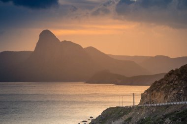 Vietnam, Con Dao adasındaki Nhat plajındaki okyanus yolu manzarası. Güzel ve huzurlu, Vietnam 'da keşfetmeye değer gurur verici bir yer. Seyahat ve manzara konsepti.