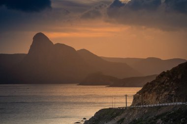 Vietnam, Con Dao adasındaki Nhat plajındaki okyanus yolu manzarası. Güzel ve huzurlu, Vietnam 'da keşfetmeye değer gurur verici bir yer. Seyahat ve manzara konsepti.