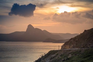 Vietnam, Con Dao adasındaki Nhat plajındaki okyanus yolu manzarası. Güzel ve huzurlu, Vietnam 'da keşfetmeye değer gurur verici bir yer. Seyahat ve manzara konsepti.