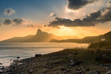 Vietnam, Con Dao adasındaki Nhat plajındaki okyanus yolu manzarası. Güzel ve huzurlu, Vietnam 'da keşfetmeye değer gurur verici bir yer. Seyahat ve manzara konsepti.