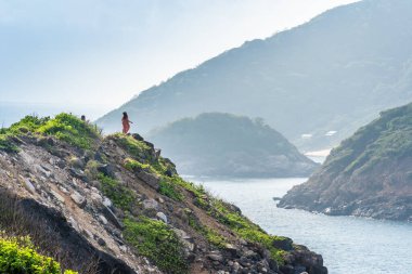 Vietnam, Con Dao adasındaki Nhat plajındaki okyanus yolu manzarası. Güzel ve huzurlu, Vietnam 'da keşfetmeye değer gurur verici bir yer. Seyahat ve manzara konsepti.
