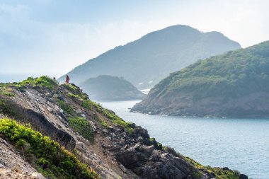 Vietnam, Con Dao adasındaki Nhat plajındaki okyanus yolu manzarası. Güzel ve huzurlu, Vietnam 'da keşfetmeye değer gurur verici bir yer. Seyahat ve manzara konsepti.