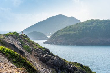 Vietnam, Con Dao adasındaki Nhat plajındaki okyanus yolu manzarası. Güzel ve huzurlu, Vietnam 'da keşfetmeye değer gurur verici bir yer. Seyahat ve manzara konsepti.