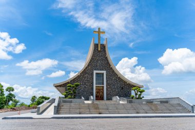 Vietnam 'ın Dong Nai ilindeki Nui Cui Dağı' ndaki kilise manzarası. Seyahat ve din kavramı.