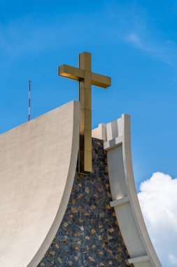Vietnam 'ın Dong Nai ilindeki Nui Cui Dağı' ndaki kilise manzarası. Seyahat ve din kavramı.