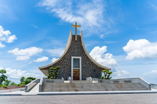 Blick Auf Die Kirche Auf Dem Berg Nui Cui Der — Stockfoto