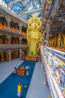 Linh Phuoc Pagoda veya Ve Chai Pagoda, Vietnam 'ın Dalat şehrinde bulunan bir Budist ejderha tapınağıdır. Da Lat Asya 'nın popüler bir turistik beldesidir..