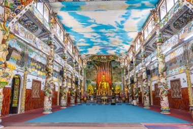 Linh Phuoc Pagoda veya Ve Chai Pagoda, Vietnam 'ın Dalat şehrinde bulunan bir Budist ejderha tapınağıdır. Da Lat Asya 'nın popüler bir turistik beldesidir..