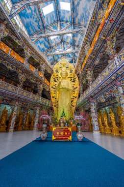 Linh Phuoc Pagoda veya Ve Chai Pagoda, Vietnam 'ın Dalat şehrinde bulunan bir Budist ejderha tapınağıdır. Da Lat Asya 'nın popüler bir turistik beldesidir..