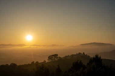 Gün batımının erken saatlerinde Bao Loc bölgesinde, Lam Dong vilayetinde, Vietnam 'ın en güzel manzarası. Seyahat ve manzara konsepti