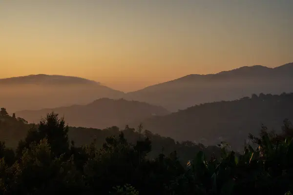 Причудливый Пейзаж Раннего Утра Закат Над Горным Хребтом Район Бао Лицензионные Стоковые Фото