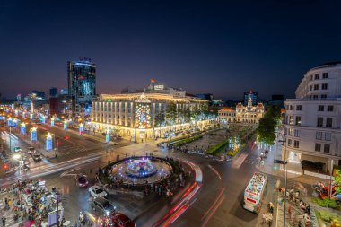 Ho Chi Minh şehri, Vietnam - 17 Şubat 2024: Nguyen Hue Walking Street, Ho Chi Minh şehri, Vietnam manzarası. Güzel gece manzarası. Seyahat kavramı.