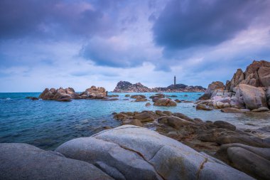 Mui Ne 'deki Ke Ga plajı, Phan Thiet, Binh Thuan, Vietnam. Ke Ga Cape ya da deniz feneri, Binh Thuan Eyaleti 'nin başkenti La Gi' ye gelen ziyaretçilerin en sevdiği yerdir. Seçici odaklanma. Seyahat kavramı.
