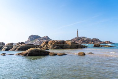 Mui Ne 'deki Ke Ga plajı, Phan Thiet, Binh Thuan, Vietnam. Ke Ga Cape ya da deniz feneri, Binh Thuan Eyaleti 'nin başkenti La Gi' ye gelen ziyaretçilerin en sevdiği yerdir. Seçici odaklanma. Seyahat kavramı.