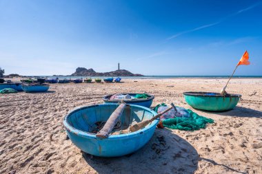 Mui Ne 'deki Ke Ga plajı, Phan Thiet, Binh Thuan, Vietnam. Ke Ga Cape ya da deniz feneri, Binh Thuan Eyaleti 'nin başkenti La Gi' ye gelen ziyaretçilerin en sevdiği yerdir. Seçici odaklanma. Seyahat kavramı.