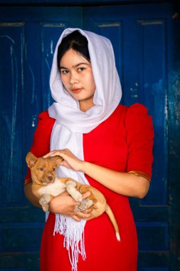 Vietnam 'ın Ninh Thuan bölgesindeki Phan Rang şehrindeki Bau Truc çömlek köyündeki Cham etnik kız portresi. İnsanlar ve seyahat kavramı.