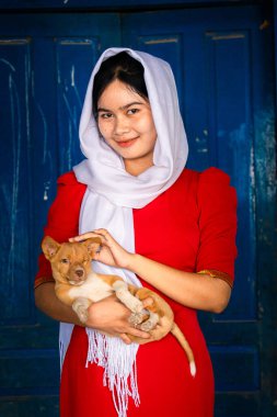 Vietnam 'ın Ninh Thuan bölgesindeki Phan Rang şehrindeki Bau Truc çömlek köyündeki Cham etnik kız portresi. İnsanlar ve seyahat kavramı.