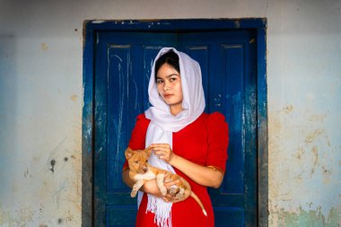 Vietnam 'ın Ninh Thuan bölgesindeki Phan Rang şehrindeki Bau Truc çömlek köyündeki Cham etnik kız portresi. İnsanlar ve seyahat kavramı.