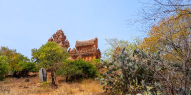 Cham Kulelerinin havadan görünüşü, Po Klong Garai, Ninh Thuan bölgesi, Vietnam. Seyahat ve manzara konsepti