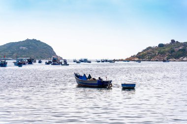 Vinh Hy körfezi manzaralı, Nui Chua ulusal parkı, Ninh Thuan bölgesi, Vietnam. Seyahat ve manzara konsepti