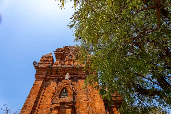 Cham Kulelerinin havadan görünüşü, Po Klong Garai, Ninh Thuan bölgesi, Vietnam. Seyahat ve manzara konsepti