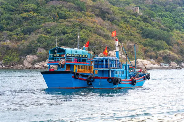 Vinh Hy körfezi manzaralı, Nui Chua ulusal parkı, Ninh Thuan bölgesi, Vietnam. Seyahat ve manzara konsepti