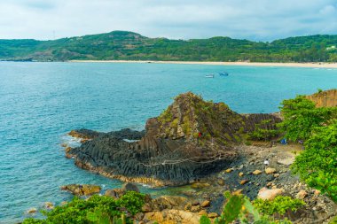 Ganh Da Dia ya da Da Dia Resifi (İngilizce: View of Ganh Da Dia veya Da Dia Reef), Vietnam 'ın başkenti Phu Yen' de yer alan bir deniz kenarı. Seyahat ve manzara konsepti