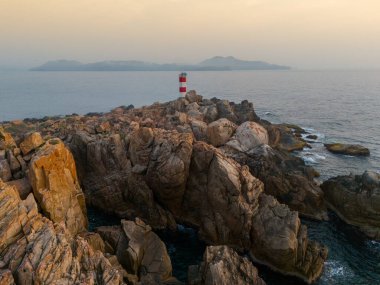 Ganh Den Deniz Feneri manzarası, Phu Yen. Burası Vietnam 'ın ünlü bir turistik mekanıdır. Seyahat ve manzara konsepti.