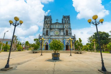 Phu Yen vilayeti, Vietnam - Nisan 04, 2024: Phu Yen vilayetindeki Mang Lang Katolik Kilisesi, Vietnam. Seyahat ve manzara konsepti