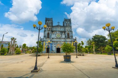 Phu Yen vilayeti, Vietnam - Nisan 04, 2024: Phu Yen vilayetindeki Mang Lang Katolik Kilisesi, Vietnam. Seyahat ve manzara konsepti