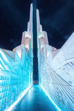 Phu Yen vilayeti, Vietnam - 03 Nisan 2024: Tuy Hoa kıyı kenti, Phu Yen, Vietnam 'daki Nghinh Phong kulesi meydanında gece. Burası turistlerin ve yerlilerin ilgisini çeken yeni bir yer..