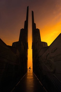 Phu Yen vilayeti, Vietnam - 03 Nisan 2024: Vietnam, Phu Yen vilayetindeki Nghinh Phong kulesi meydanında şafak. Burası turistlerin ve yerlilerin ilgisini çeken yeni bir yer..