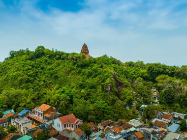 Nhan Tapınağı 'nın havadan görünüşü, Vietnam' ın başkenti Phu Yen 'de bulunan Champa halkının sanatsal mimari eseridir. Seyahat ve manzara konsepti