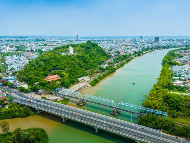 Nhan Tapınağı 'nın havadan görünüşü, Vietnam' ın başkenti Phu Yen 'de bulunan Champa halkının sanatsal mimari eseridir. Seyahat ve manzara konsepti