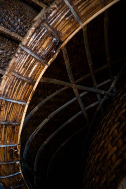 Vietnam 'ın Phu Yen bölgesinde An Dan, Tuy An bölgesinde balıkçılık yapan balıkçılara yardım eden bambu sepetinin görüntüsü. Seyahat kavramı