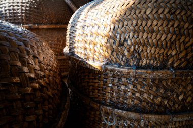 Vietnam 'ın Phu Yen bölgesinde An Dan, Tuy An bölgesinde balıkçılık yapan balıkçılara yardım eden bambu sepetinin görüntüsü. Seyahat kavramı