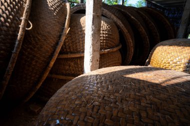 Vietnam 'ın Phu Yen bölgesinde An Dan, Tuy An bölgesinde balıkçılık yapan balıkçılara yardım eden bambu sepetinin görüntüsü. Seyahat kavramı