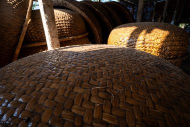 Vietnam 'ın Phu Yen bölgesinde An Dan, Tuy An bölgesinde balıkçılık yapan balıkçılara yardım eden bambu sepetinin görüntüsü. Seyahat kavramı