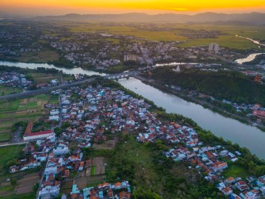 Tuy Hoa şehri, Phu Yen bölgesi, Vietnam. Burası turistlerin ve yerlilerin ilgisini çeken yeni bir yer. Seyahat ve manzara konsepti