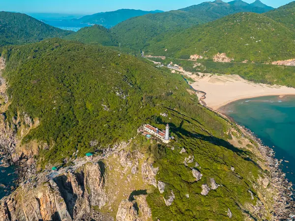 Dai Lanh Deniz Feneri Havalimanı, Phu Yen bölgesi. Burası anakarada güneş alan ilk yer olarak kabul edilir. Seyahat ve manzara konsepti