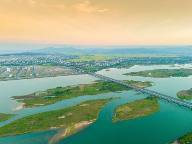 Tuy Hoa şehri, Phu Yen bölgesi, Vietnam. Burası turistlerin ve yerlilerin ilgisini çeken yeni bir yer. Seyahat ve manzara konsepti